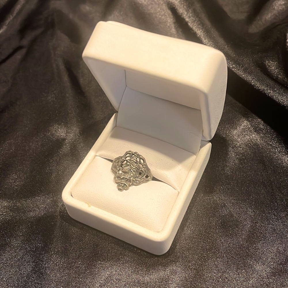 Ring with face design